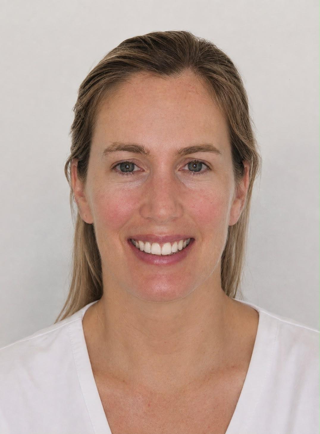 Dra. Stefany Wajshan — Ortodoncista